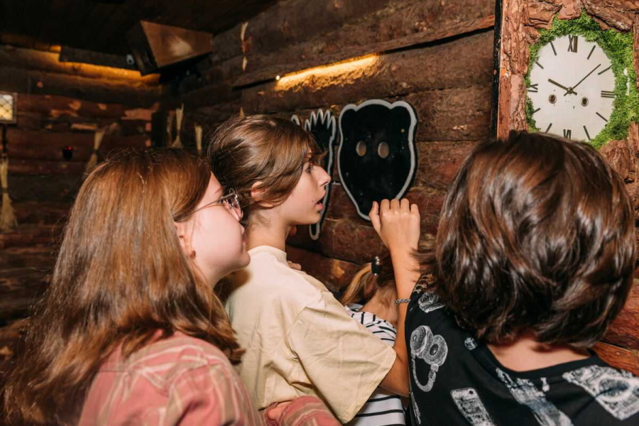 Квест в реальности Избушка той самой старушки от компании ATMOkids (Москва) Квест в реальности Избушка той самой старушки от компании ATMOkids (Москва)