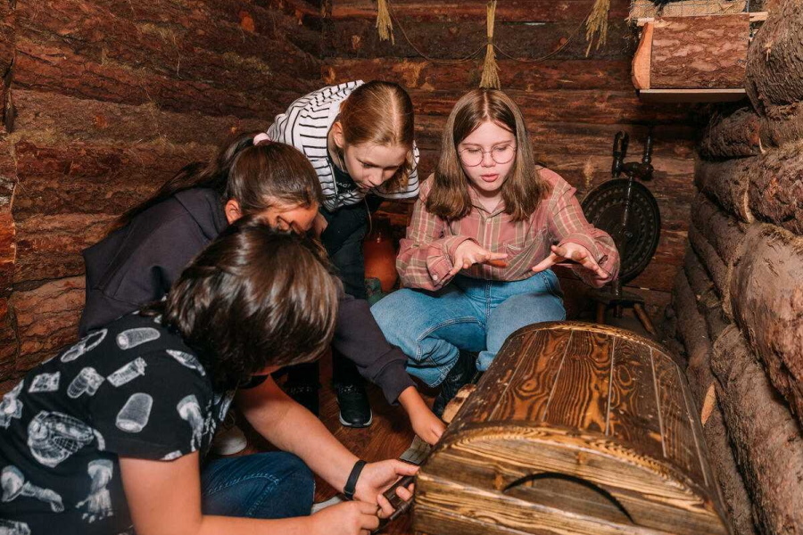 Квест в реальности Избушка той самой старушки от компании ATMOkids (Москва) Квест в реальности Избушка той самой старушки от компании ATMOkids (Москва)