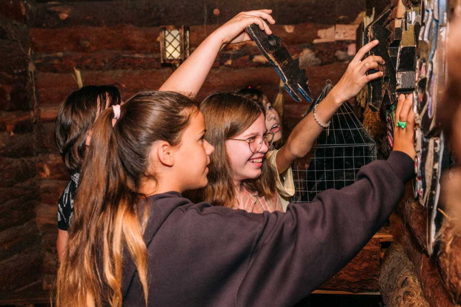 Квест в реальности Избушка той самой старушки от компании ATMOkids (Москва) Квест в реальности Избушка той самой старушки от компании ATMOkids (Москва)