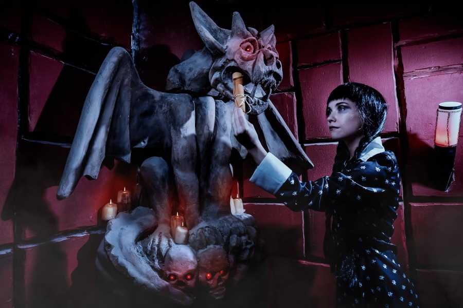 Квест в реальности Уэнсдей Аддамс и танец теней от компании Клаустрофобия Квест в реальности Уэнсдей Аддамс и танец теней от компании Клаустрофобия