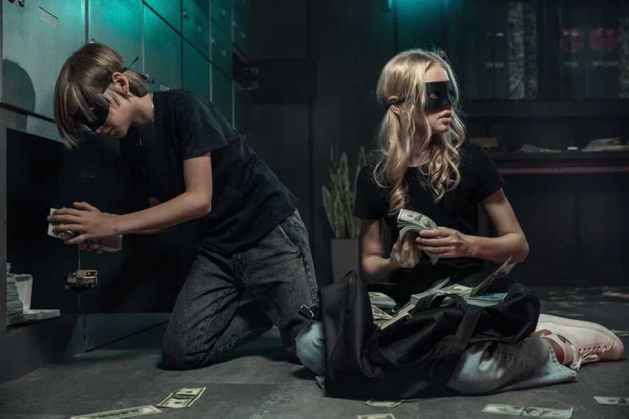 Квест в реальности Ограбление секретного хранилища от компании Exitgames Квест в реальности Ограбление секретного хранилища от компании Exitgames