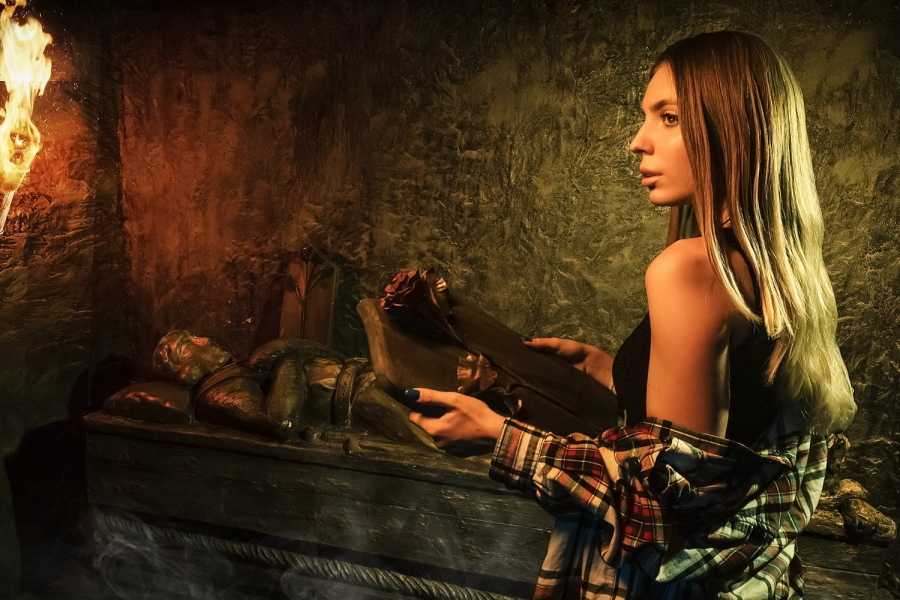 Квест в реальности Resident Evil. Замок от компании Клаустрофобия Квест в реальности Resident Evil. Замок от компании Клаустрофобия